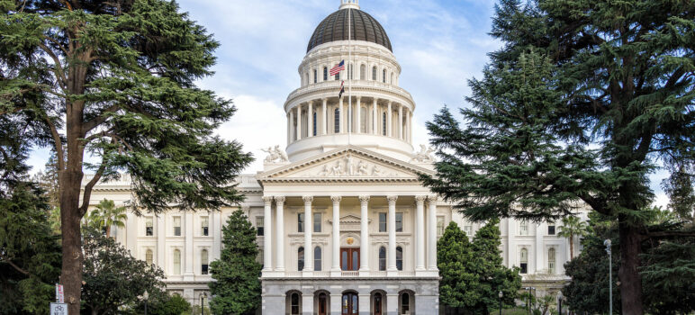 1920px-Sacramento-California-State-Capit