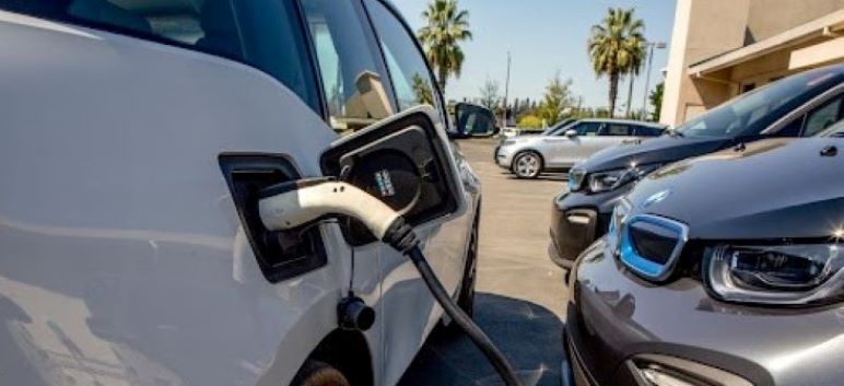 Image for display with article titled California Unveils Proposal to Ban New Gasoline-fueled Cars by 2035